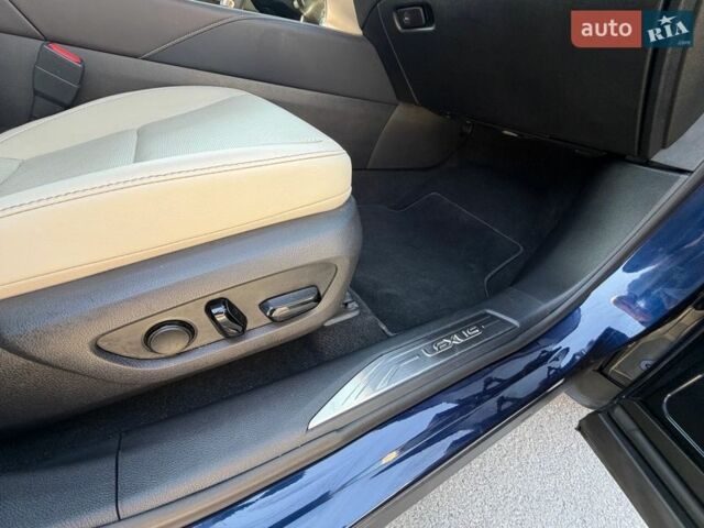 Синий Лексус РХ, объемом двигателя 2.49 л и пробегом 39 тыс. км за 62900 $, фото 19 на Automoto.ua