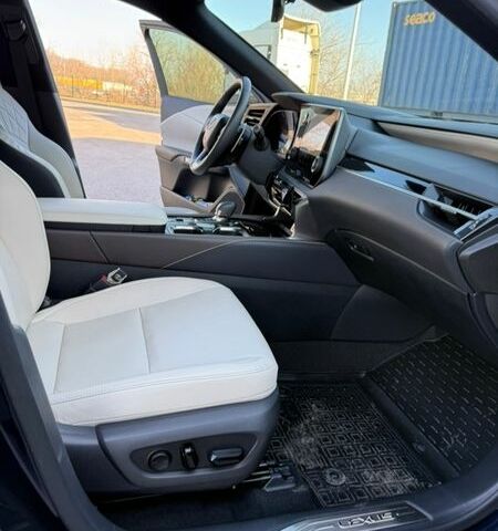 Синій Лексус РХ, об'ємом двигуна 2.4 л та пробігом 8 тис. км за 57000 $, фото 30 на Automoto.ua