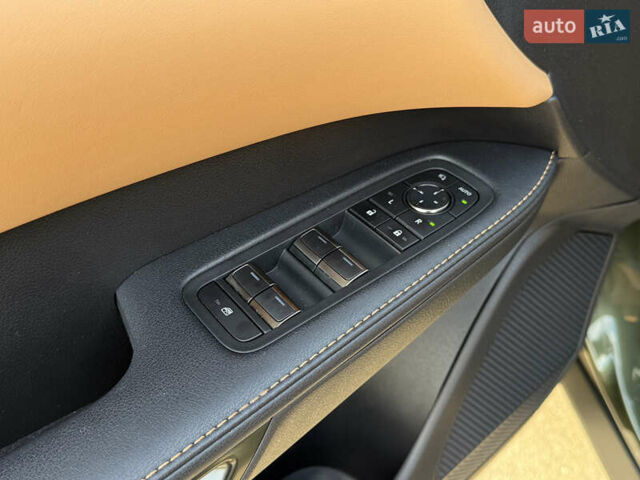 Зелений Лексус РХ, об'ємом двигуна 2.5 л та пробігом 25 тис. км за 74500 $, фото 18 на Automoto.ua