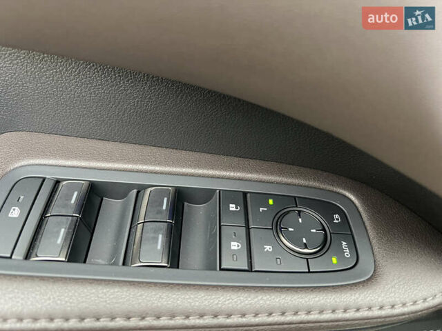 Зеленый Лексус РХ, объемом двигателя 2.39 л и пробегом 24 тыс. км за 71000 $, фото 73 на Automoto.ua