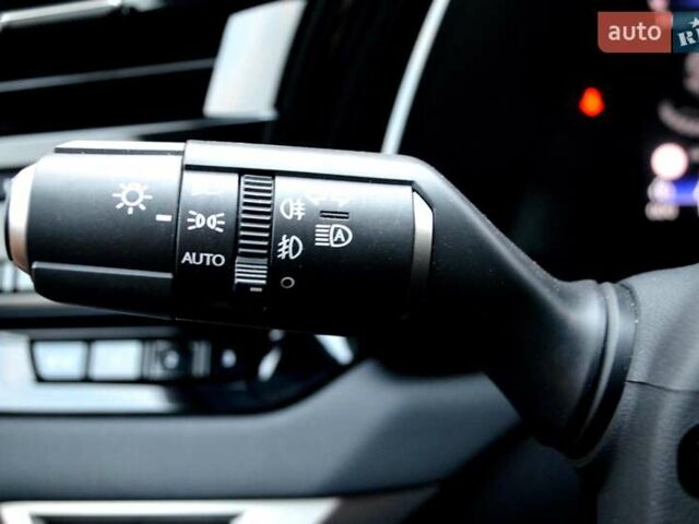 Зелений Лексус РХ, об'ємом двигуна 2.39 л та пробігом 53 тис. км за 57900 $, фото 25 на Automoto.ua