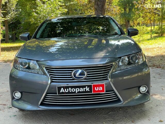 Серый Лексус С 350, объемом двигателя 2.5 л и пробегом 220 тыс. км за 17990 $, фото 2 на Automoto.ua