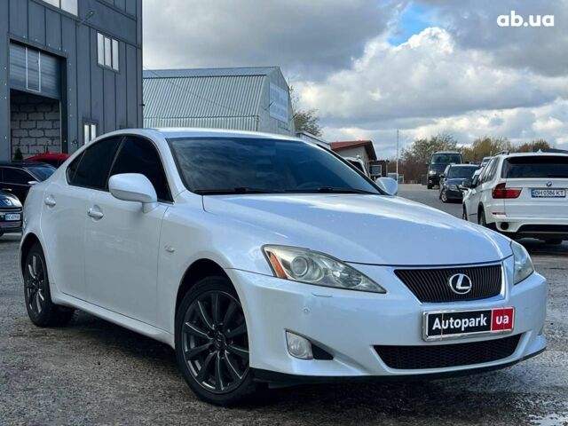 Белый Лексус IS 220, объемом двигателя 2.2 л и пробегом 351 тыс. км за 8990 $, фото 2 на Automoto.ua