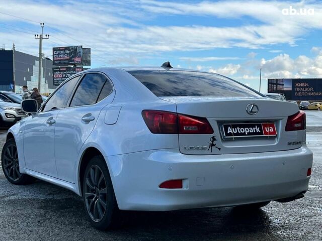 Белый Лексус IS 220, объемом двигателя 2.2 л и пробегом 351 тыс. км за 8990 $, фото 6 на Automoto.ua