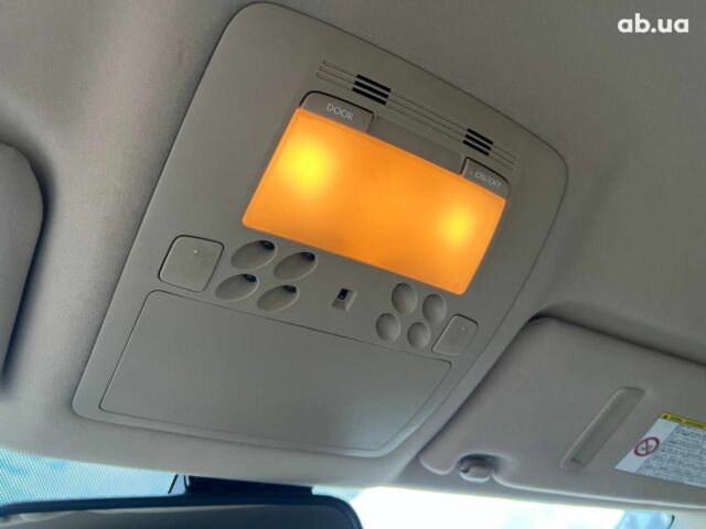 Белый Лексус IS 220, объемом двигателя 2.2 л и пробегом 351 тыс. км за 8990 $, фото 32 на Automoto.ua