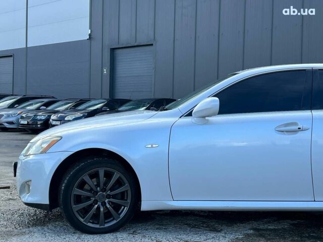 Белый Лексус IS 220, объемом двигателя 2.2 л и пробегом 351 тыс. км за 8990 $, фото 3 на Automoto.ua