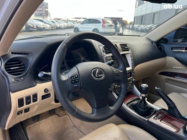 Белый Лексус IS 220, объемом двигателя 2.2 л и пробегом 351 тыс. км за 8990 $, фото 16 на Automoto.ua