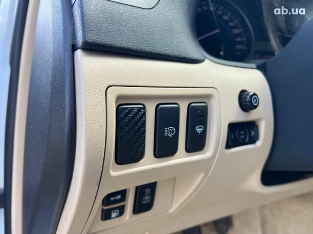 Белый Лексус IS 220, объемом двигателя 2.2 л и пробегом 351 тыс. км за 8990 $, фото 18 на Automoto.ua