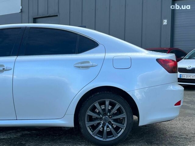 Белый Лексус IS 220, объемом двигателя 2.2 л и пробегом 351 тыс. км за 8990 $, фото 5 на Automoto.ua