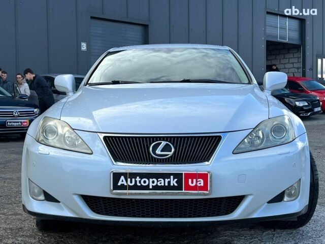 Белый Лексус IS 220, объемом двигателя 2.2 л и пробегом 351 тыс. км за 8990 $, фото 1 на Automoto.ua