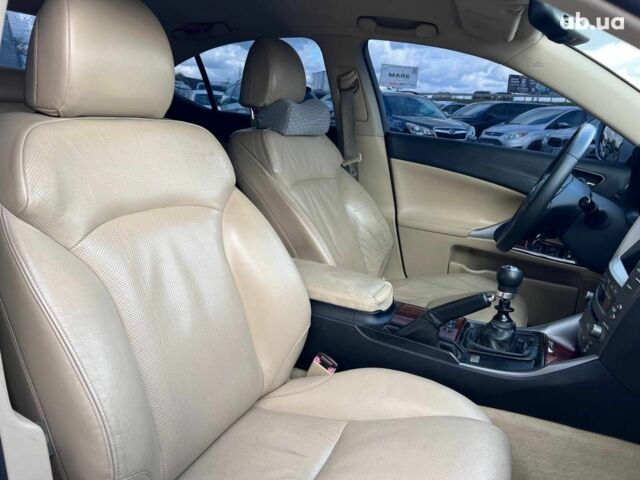 Белый Лексус IS 220, объемом двигателя 2.2 л и пробегом 351 тыс. км за 8990 $, фото 41 на Automoto.ua