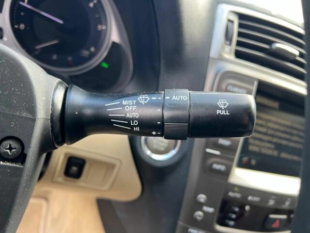 Белый Лексус IS 220, объемом двигателя 2.2 л и пробегом 351 тыс. км за 8990 $, фото 24 на Automoto.ua