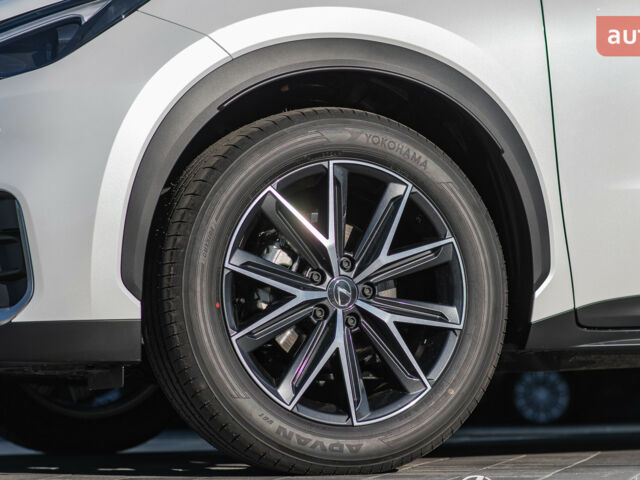 Лексус LBX, об'ємом двигуна 1.49 л та пробігом 0 тис. км за 42240 $, фото 5 на Automoto.ua