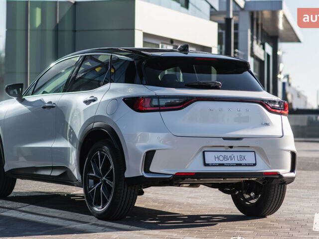 Лексус LBX, об'ємом двигуна 1.49 л та пробігом 0 тис. км за 42240 $, фото 2 на Automoto.ua
