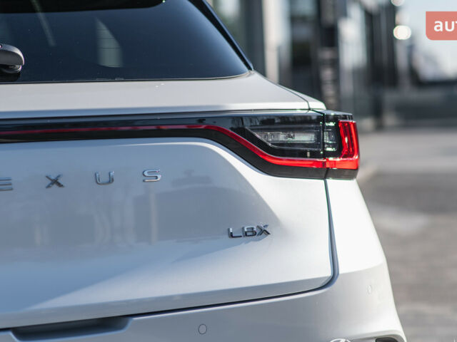 Лексус LBX, об'ємом двигуна 1.49 л та пробігом 0 тис. км за 42240 $, фото 7 на Automoto.ua