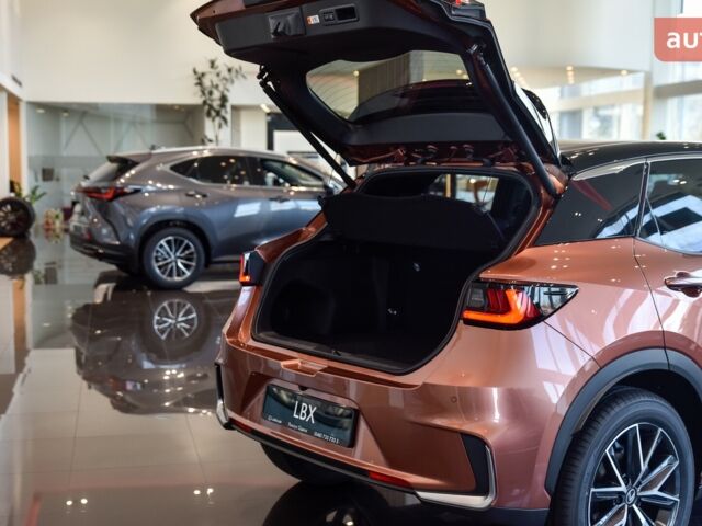 Лексус LBX, об'ємом двигуна 1.49 л та пробігом 0 тис. км за 42760 $, фото 12 на Automoto.ua