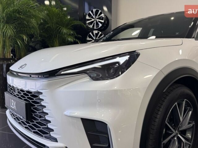 Лексус LBX, объемом двигателя 1.49 л и пробегом 0 тыс. км за 42260 $, фото 4 на Automoto.ua