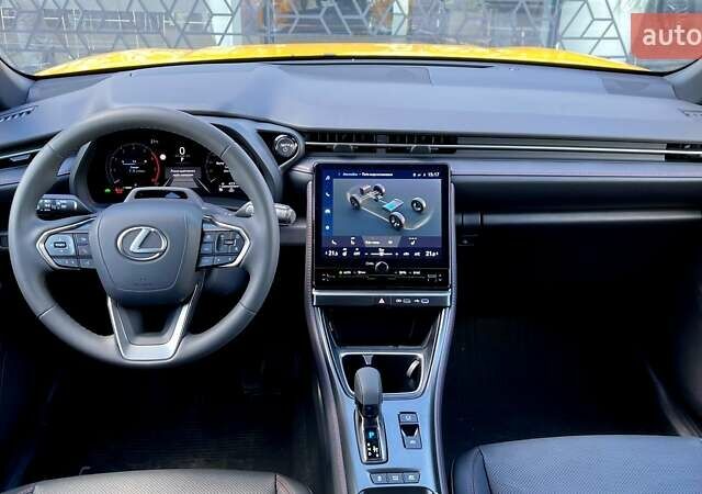 Жовтий Лексус LBX, об'ємом двигуна 1.49 л та пробігом 3 тис. км за 39874 $, фото 7 на Automoto.ua