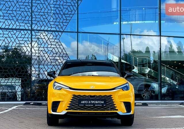 Жовтий Лексус LBX, об'ємом двигуна 1.49 л та пробігом 3 тис. км за 39874 $, фото 4 на Automoto.ua