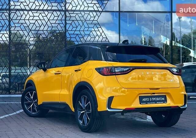 Жовтий Лексус LBX, об'ємом двигуна 1.49 л та пробігом 3 тис. км за 39874 $, фото 1 на Automoto.ua