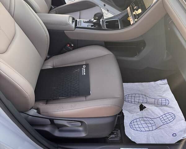 Серый Лексус LBX, объемом двигателя 1.49 л и пробегом 1 тыс. км за 38500 $, фото 10 на Automoto.ua