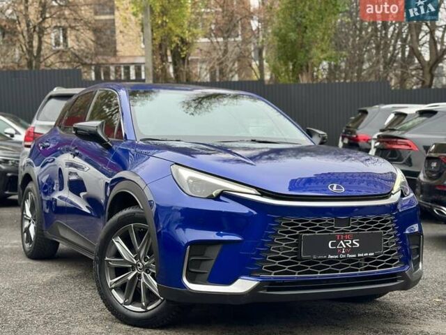 Синій Лексус LBX, об'ємом двигуна 1.49 л та пробігом 18 тис. км за 39500 $, фото 4 на Automoto.ua