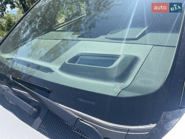 Білий Лексус LM, об'ємом двигуна 2.49 л та пробігом 8 тис. км за 115900 $, фото 1 на Automoto.ua