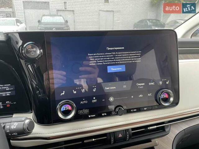 Білий Лексус LM, об'ємом двигуна 2.49 л та пробігом 8 тис. км за 115900 $, фото 3 на Automoto.ua