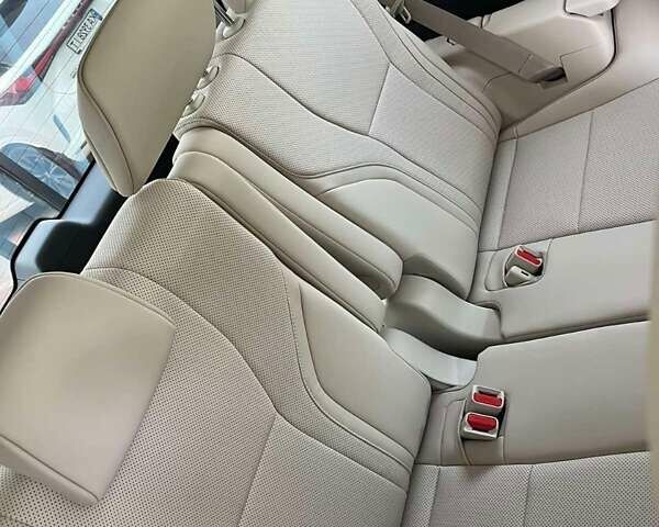 Білий Лексус LM, об'ємом двигуна 2.49 л та пробігом 8 тис. км за 115900 $, фото 7 на Automoto.ua