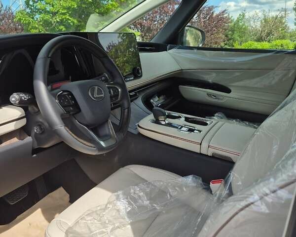 Білий Лексус LM, об'ємом двигуна 2.49 л та пробігом 8 тис. км за 115900 $, фото 6 на Automoto.ua