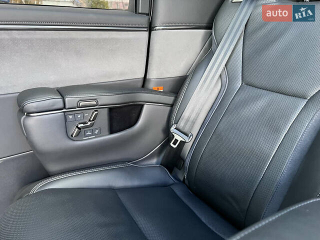 Чорний Лексус LM, об'ємом двигуна 2.5 л та пробігом 34 тис. км за 81300 $, фото 6 на Automoto.ua