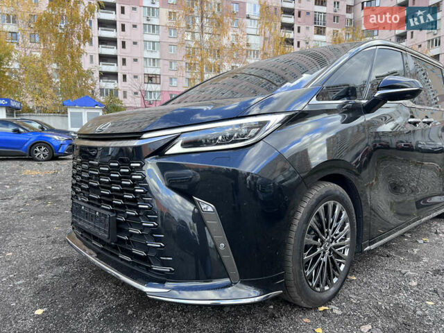 Черный Лексус LM, объемом двигателя 2.49 л и пробегом 34 тыс. км за 81300 $, фото 3 на Automoto.ua