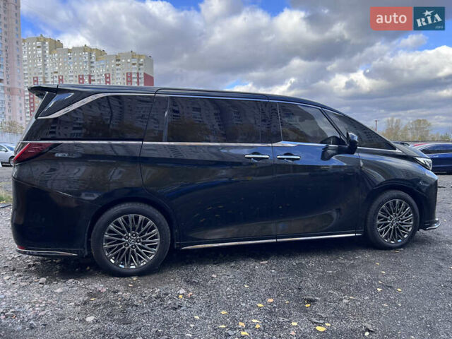 Черный Лексус LM, объемом двигателя 2.49 л и пробегом 34 тыс. км за 81300 $, фото 1 на Automoto.ua