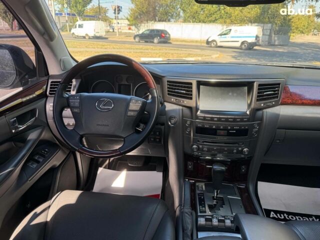 Черный Лексус LX 570, объемом двигателя 57 л и пробегом 153 тыс. км за 25490 $, фото 38 на Automoto.ua