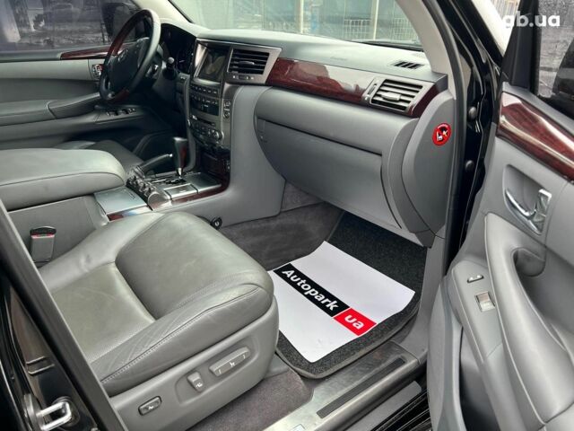 Черный Лексус LX 570, объемом двигателя 57 л и пробегом 153 тыс. км за 25490 $, фото 34 на Automoto.ua