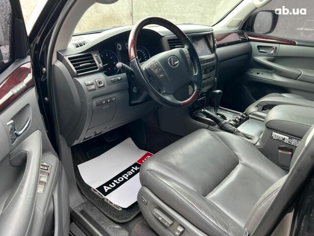Черный Лексус LX 570, объемом двигателя 57 л и пробегом 153 тыс. км за 25490 $, фото 28 на Automoto.ua