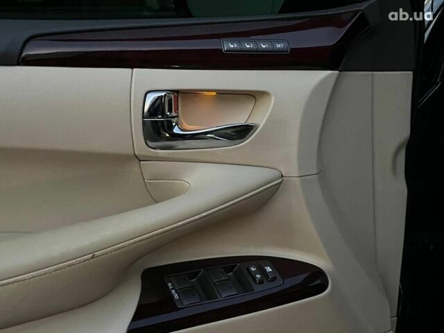 Черный Лексус LX 570, объемом двигателя 5.7 л и пробегом 192 тыс. км за 33990 $, фото 11 на Automoto.ua