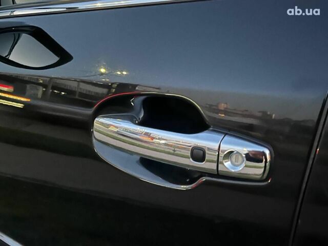 Черный Лексус LX 570, объемом двигателя 5.7 л и пробегом 192 тыс. км за 33990 $, фото 9 на Automoto.ua