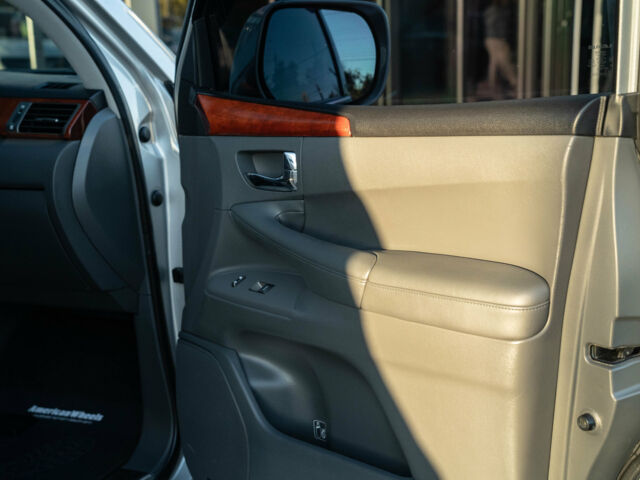Серый Лексус LX 570, объемом двигателя 5.7 л и пробегом 225 тыс. км за 22900 $, фото 41 на Automoto.ua