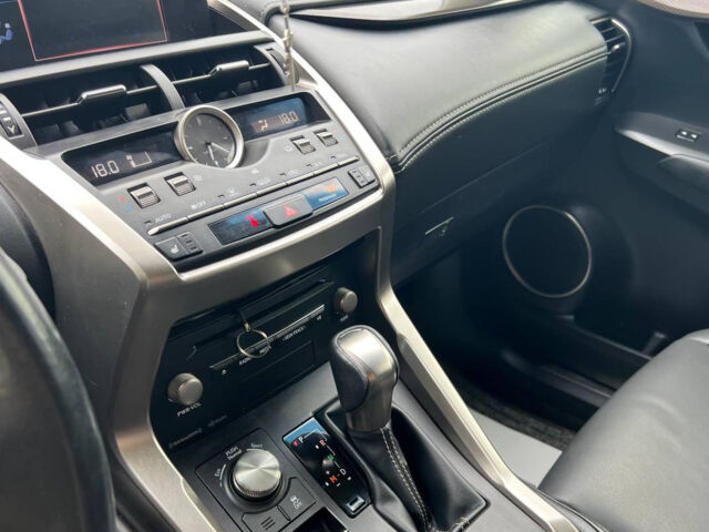 Черный Лексус NX 300, объемом двигателя 2 л и пробегом 130 тыс. км за 27800 $, фото 15 на Automoto.ua
