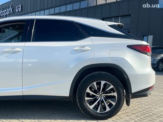 Белый Лексус RX 300, объемом двигателя 2 л и пробегом 104 тыс. км за 47740 $, фото 4 на Automoto.ua