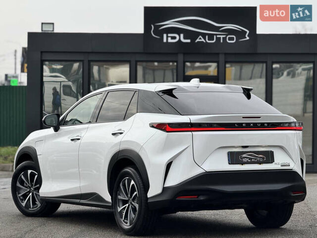 Белый Лексус RZ, объемом двигателя 0 л и пробегом 7 тыс. км за 37800 $, фото 20 на Automoto.ua