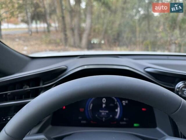 Белый Лексус RZ, объемом двигателя 0 л и пробегом 4 тыс. км за 52900 $, фото 2 на Automoto.ua