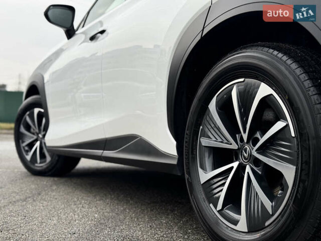 Белый Лексус RZ, объемом двигателя 0 л и пробегом 7 тыс. км за 37800 $, фото 25 на Automoto.ua