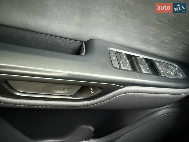 Белый Лексус RZ, объемом двигателя 0 л и пробегом 40 тыс. км за 37300 $, фото 16 на Automoto.ua