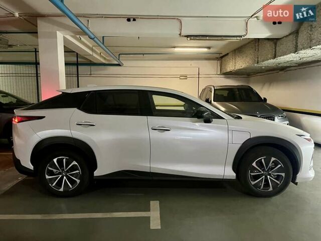 Білий Лексус RZ, об'ємом двигуна 0 л та пробігом 2 тис. км за 42000 $, фото 3 на Automoto.ua