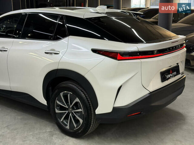Білий Лексус RZ, об'ємом двигуна 0 л та пробігом 9 тис. км за 41900 $, фото 11 на Automoto.ua