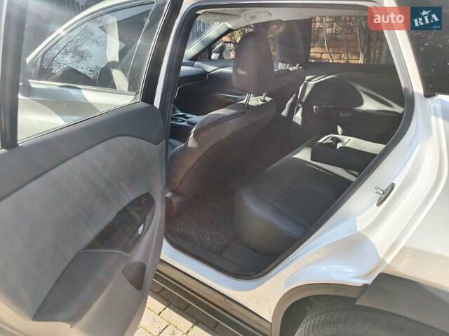 Білий Лексус RZ, об'ємом двигуна 0 л та пробігом 4 тис. км за 40000 $, фото 6 на Automoto.ua