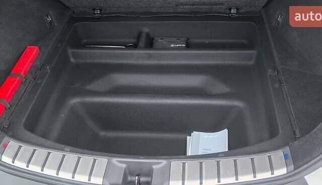 Белый Лексус RZ, объемом двигателя 0 л и пробегом 4 тыс. км за 42000 $, фото 4 на Automoto.ua