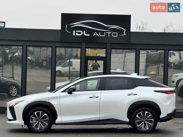 Белый Лексус RZ, объемом двигателя 0 л и пробегом 7 тыс. км за 37800 $, фото 28 на Automoto.ua